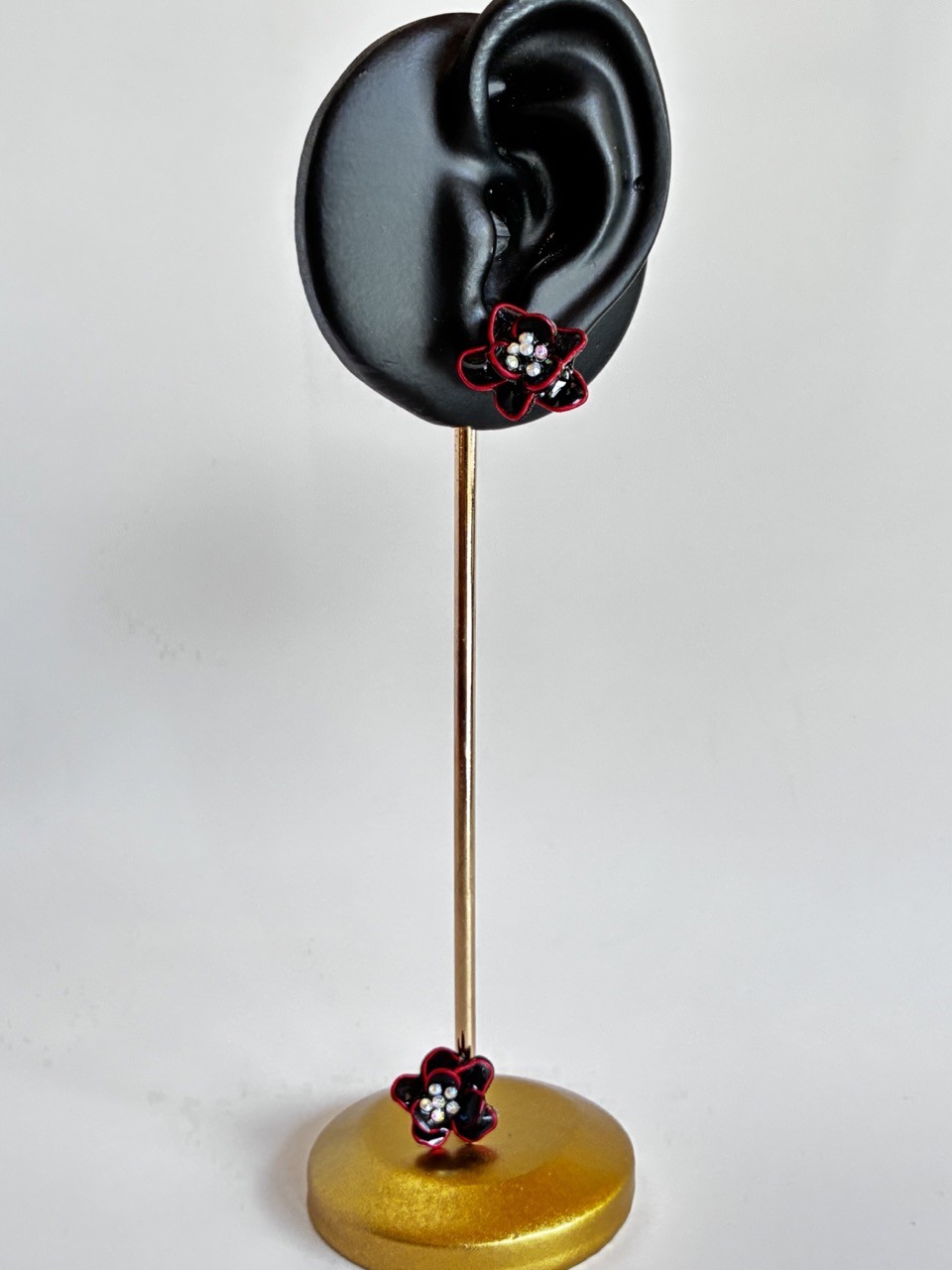 Puces d'oreilles Velours Noir en résine